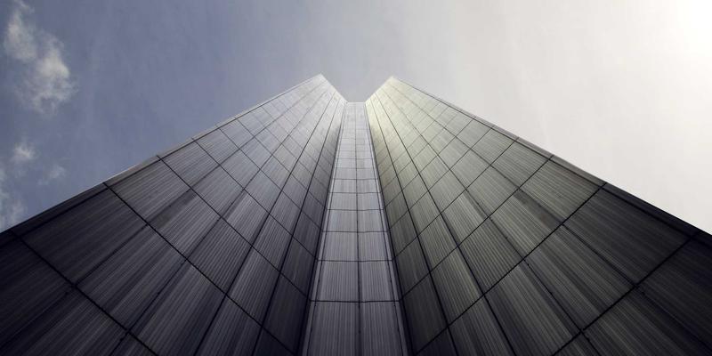 专业跑鞋挑选指南：从足型分析到赛事装备的体育零售智慧